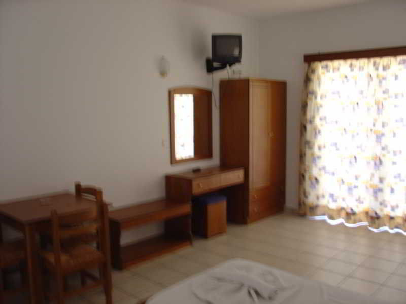 Dias Hotel Apartments Agia Marina Esterno foto